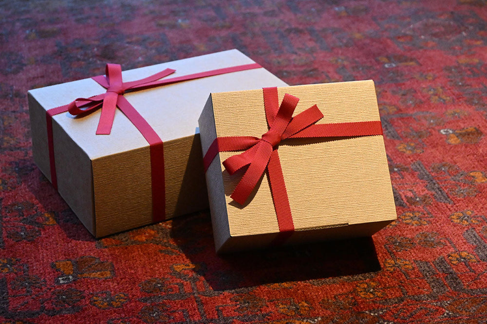 【ギフトラッピング】冬の色「赤」のリボンを結びます