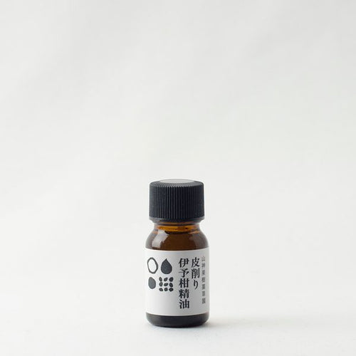 Essential oil from peeled iyokan