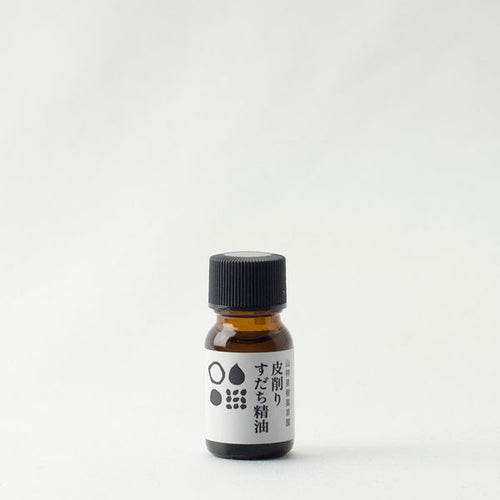 Essential oil from peeled sudachi